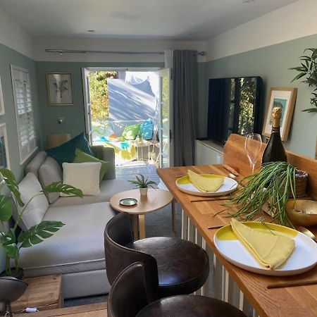 Town Centre Garden Retreat Apartment Cheltenham Ngoại thất bức ảnh