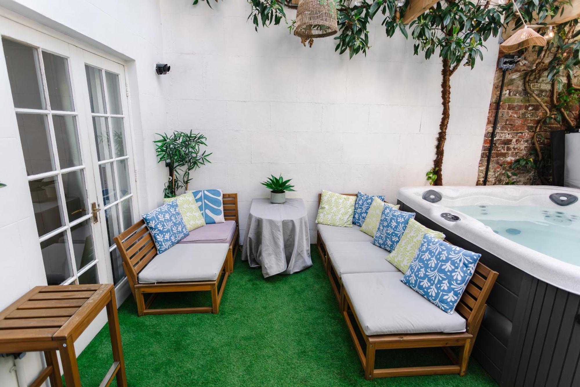 Town Centre Garden Retreat Apartment Cheltenham Ngoại thất bức ảnh